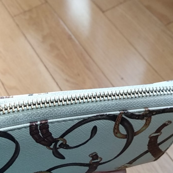 Lauren Ralph Lauren Belt Pattern Wristlet Wallet - Picture 9 of 10